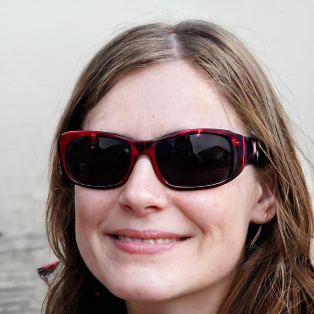 Meet your Posher, Maya